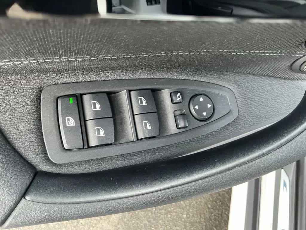 BMW X1 xDrive 18 d Sport Line AHK PDC SHZ NAVI BT 02/2018-photo-24
