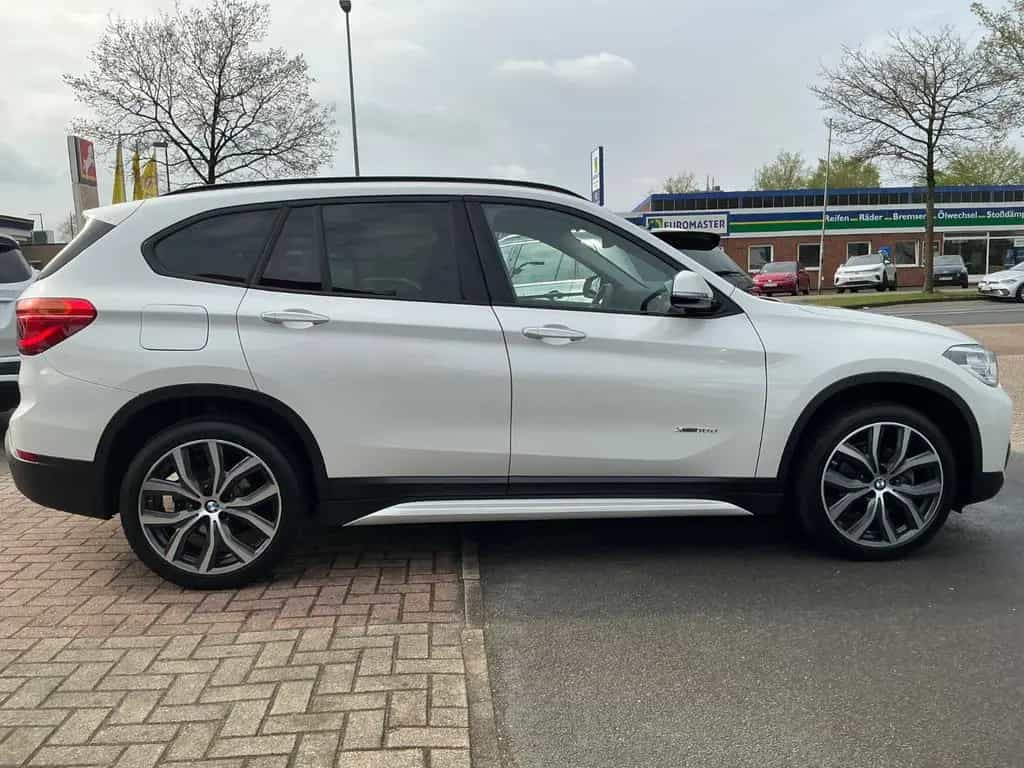 BMW X1 xDrive 18 d Sport Line AHK PDC SHZ NAVI BT 02/2018-photo-3