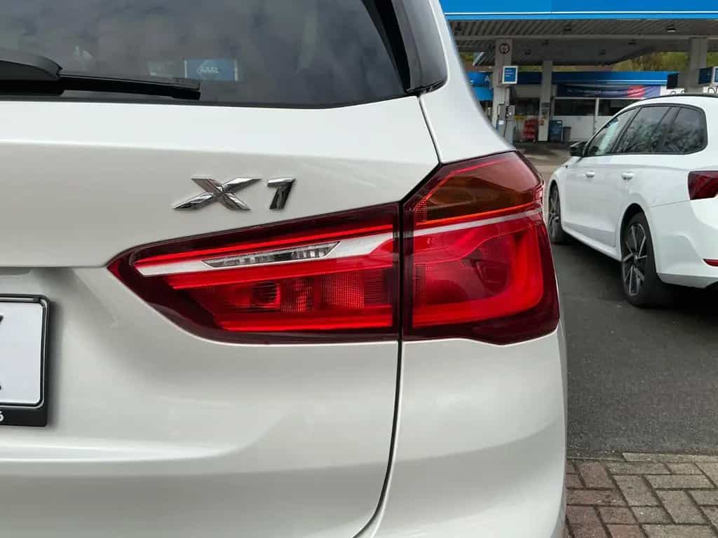 BMW X1 xDrive 18 d Sport Line AHK PDC SHZ NAVI BT 02/2018-photo-32