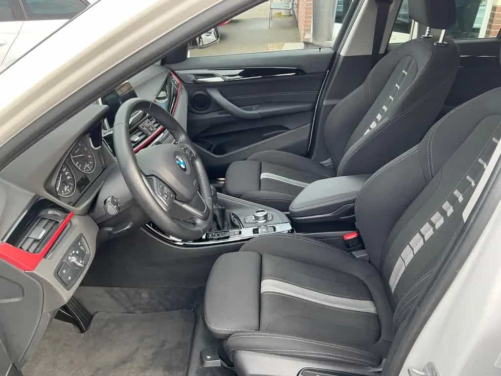 BMW X1 xDrive 18 d Sport Line AHK PDC SHZ NAVI BT 02/2018-photo-9