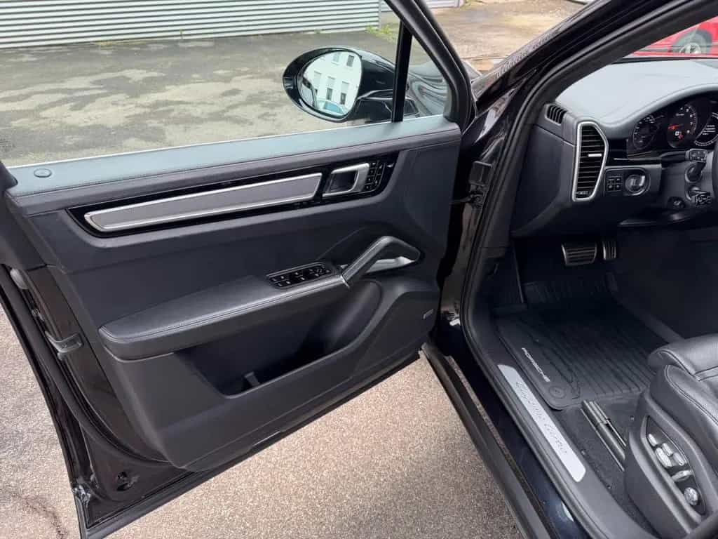 Porsche Cayenne Turbo Keramik Leder Pano ACC 21" AHK 04/2018-photo-14