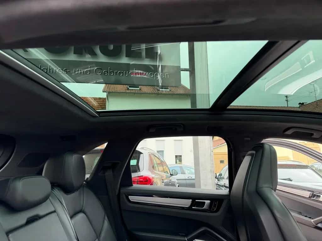 Porsche Cayenne Turbo Keramik Leder Pano ACC 21" AHK 04/2018-photo-28