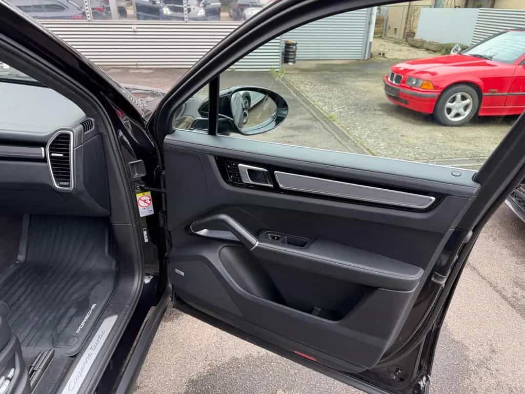 Porsche Cayenne Turbo Keramik Leder Pano ACC 21" AHK 04/2018-photo-29