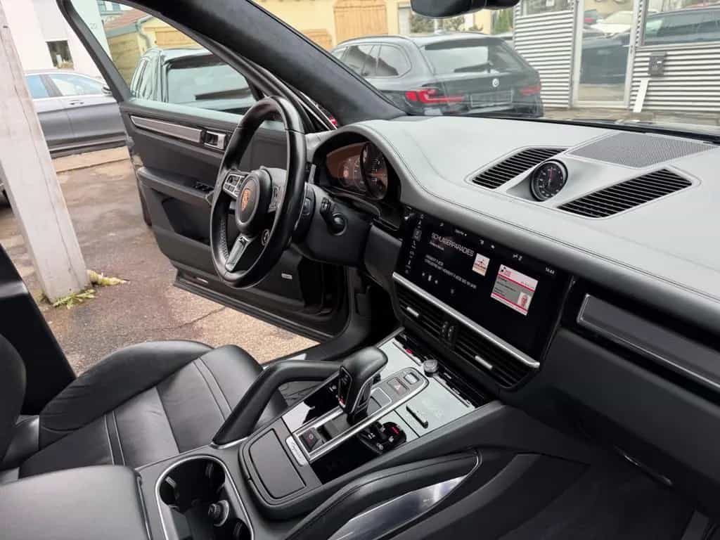 Porsche Cayenne Turbo Keramik Leder Pano ACC 21" AHK 04/2018-photo-32