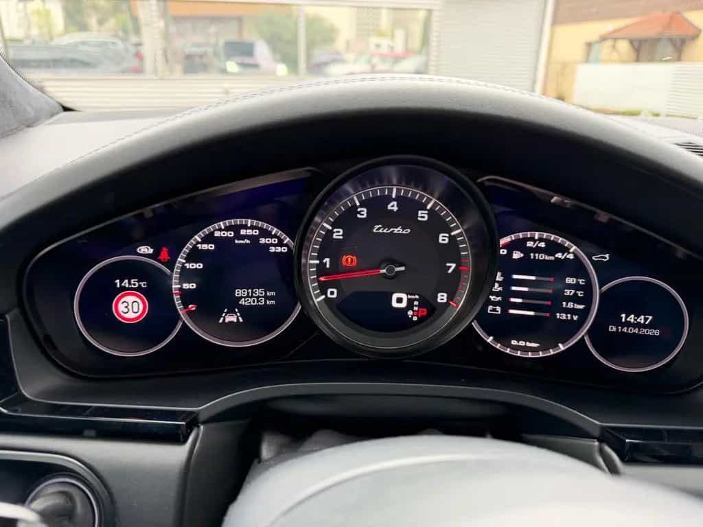 Porsche Cayenne Turbo Keramik Leder Pano ACC 21" AHK 04/2018-photo-41