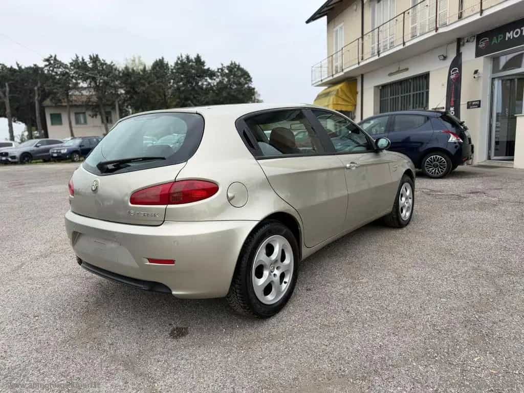 Alfa Romeo 147 ROMEO 147 1.6 TS 105CV 5p. Distinctive 05/2005-photo-2