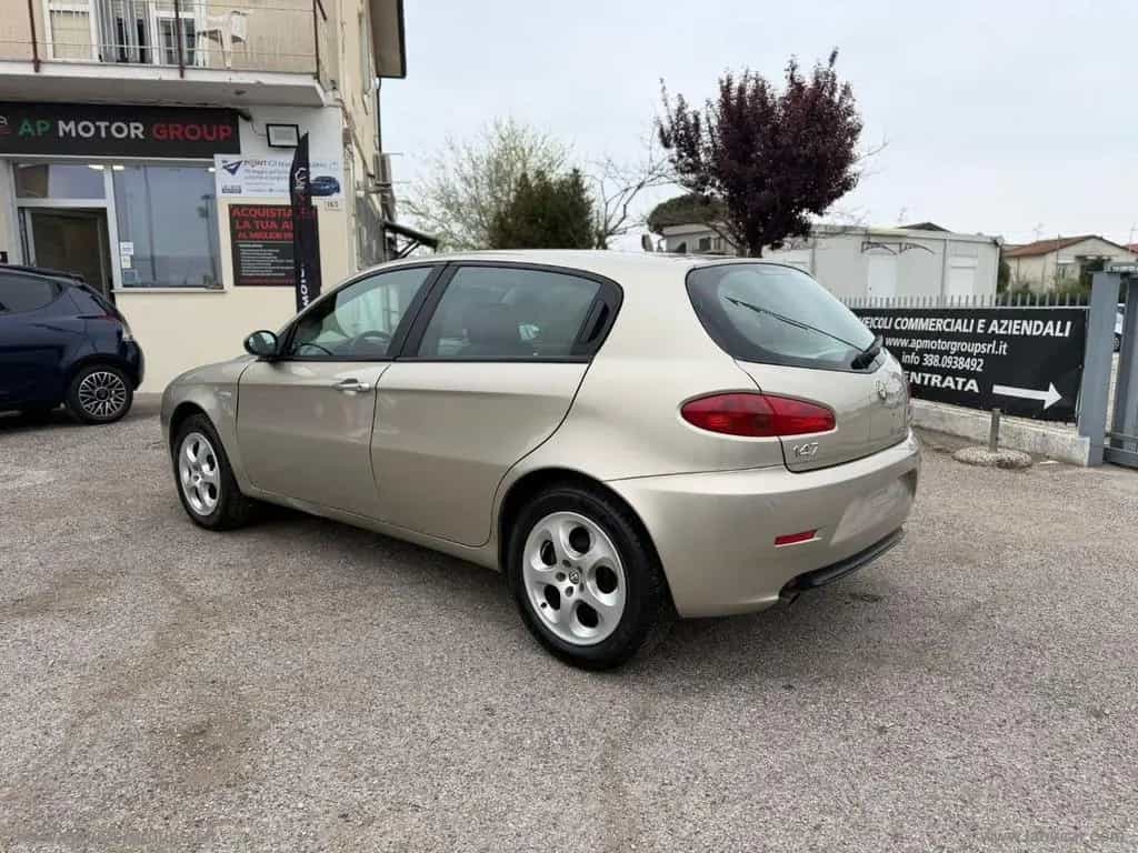 Alfa Romeo 147 ROMEO 147 1.6 TS 105CV 5p. Distinctive 05/2005-photo-3