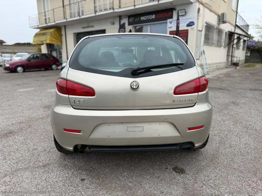 Alfa Romeo 147 ROMEO 147 1.6 TS 105CV 5p. Distinctive 05/2005-photo-8