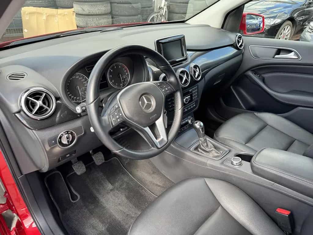 Mercedes-Benz B-Class 200 BI-XENON RFKA NAVI MEMORY AHK TOTW LEDER 01/2014-photo-18