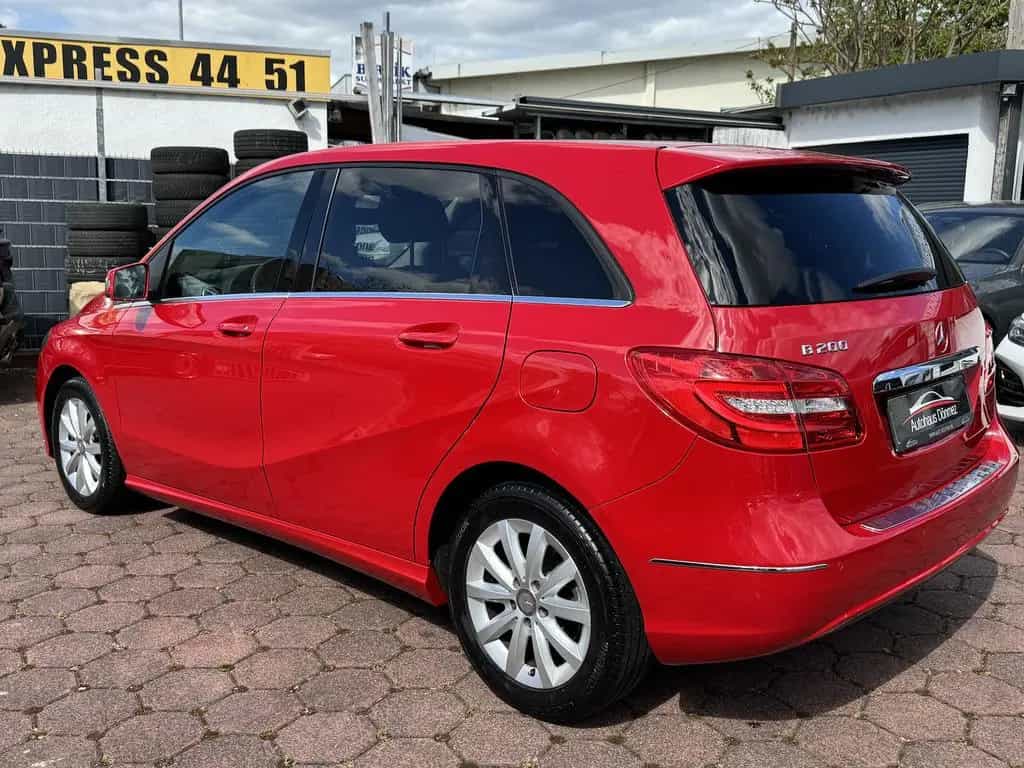 Mercedes-Benz B-Class 200 BI-XENON RFKA NAVI MEMORY AHK TOTW LEDER 01/2014-photo-6