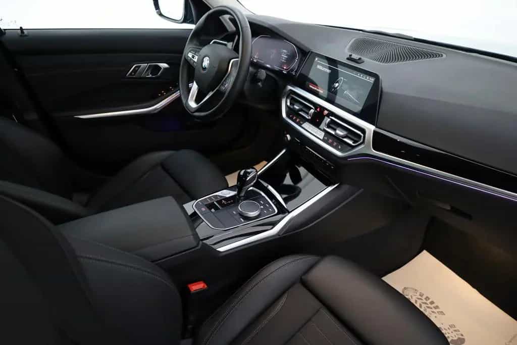 BMW 3 Series 330d xDrive Touring Sport Line T.Leder,Navi,LED 09/2021-photo-2