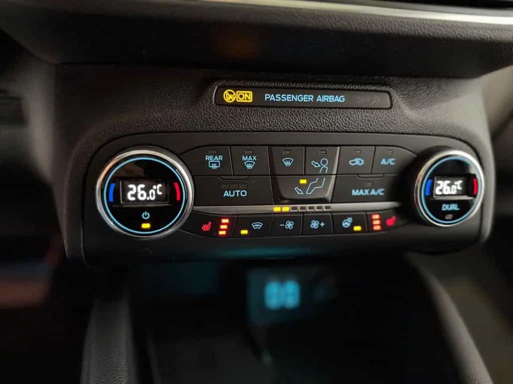 Ford Focus Titanium/Panorama/SITZHEIZ/NAVI/AUTOMATIK/ 02/2022-photo-23
