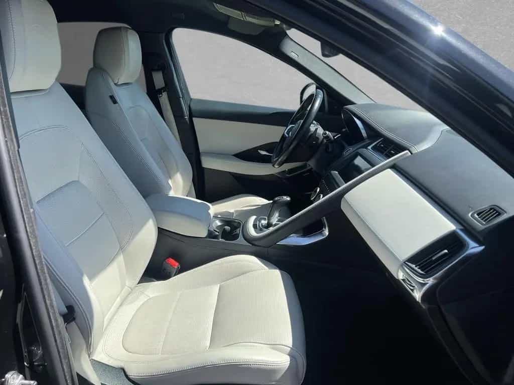 Jaguar E-Pace P300 R-Dynamic HSE *WinterP.*20''Alu* 11/2020-photo-1
