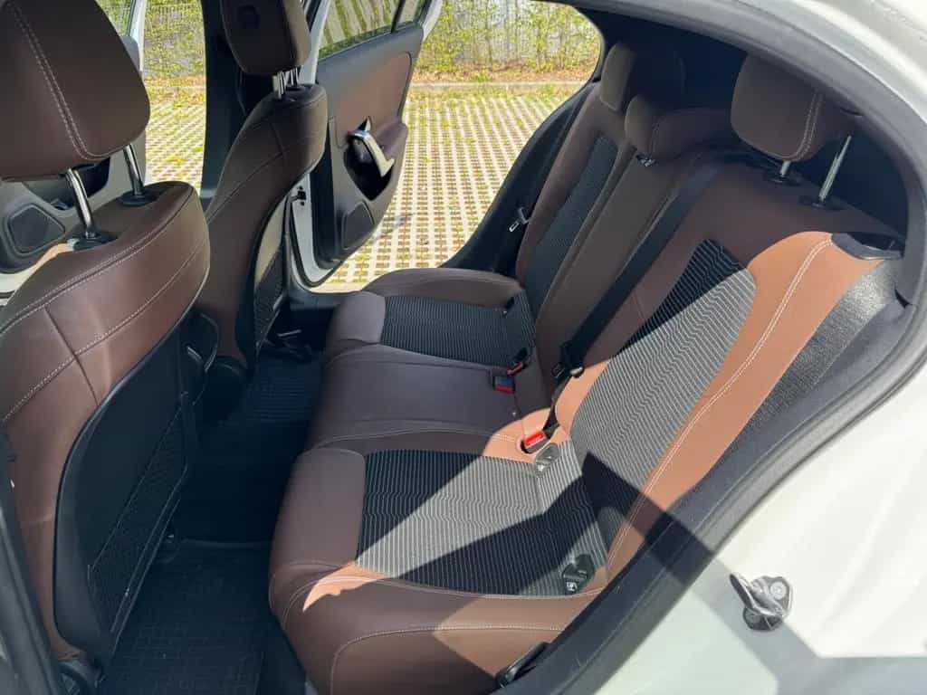 Mercedes-Benz Sehr schöner A 250 mit 224 PS und vielen Extras! 06/2018-photo-11