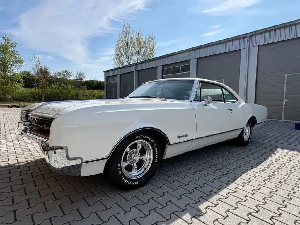 Oldsmobile Other Dynamic 88 07/1966-photo-1