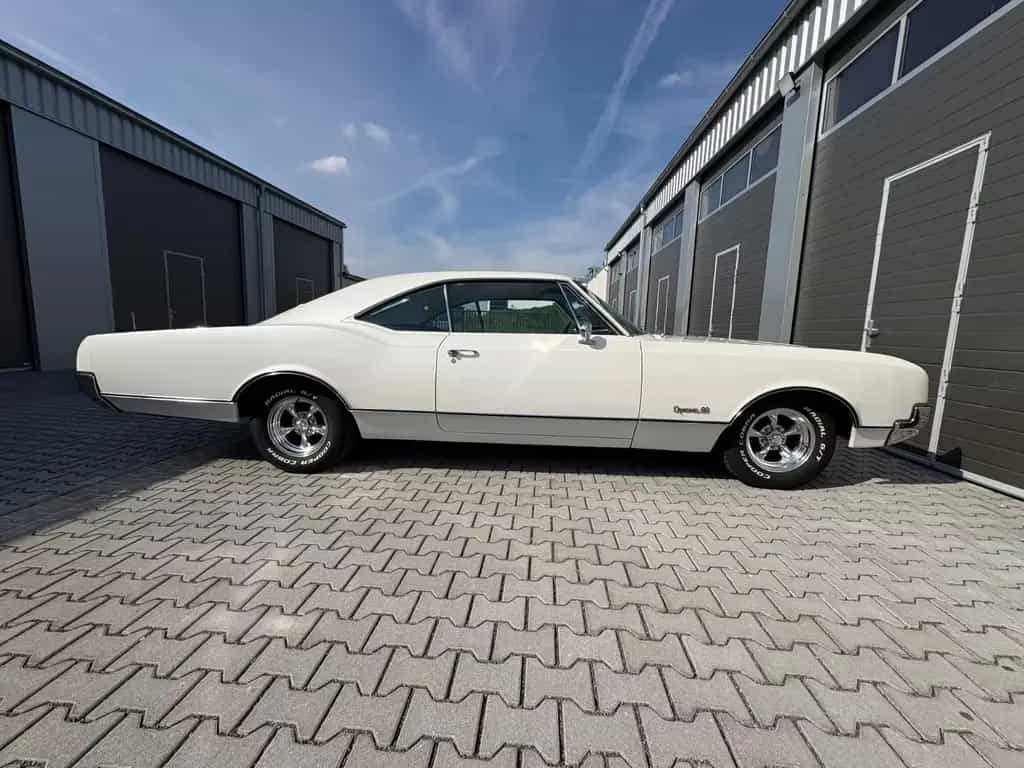 Oldsmobile Other Dynamic 88 07/1966-photo-3