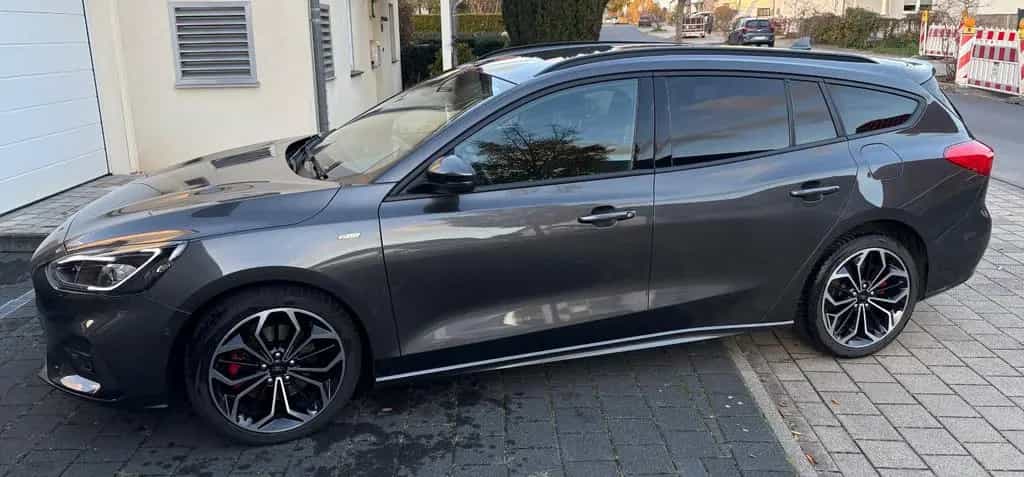 Ford Focus 1,5 EcoBoost 150 PS ST-Line Turnier *Voll* 02/2020-photo-1