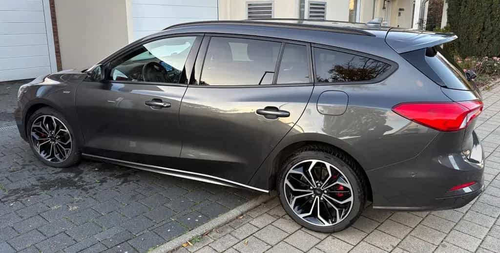 Ford Focus 1,5 EcoBoost 150 PS ST-Line Turnier *Voll* 02/2020-photo-2
