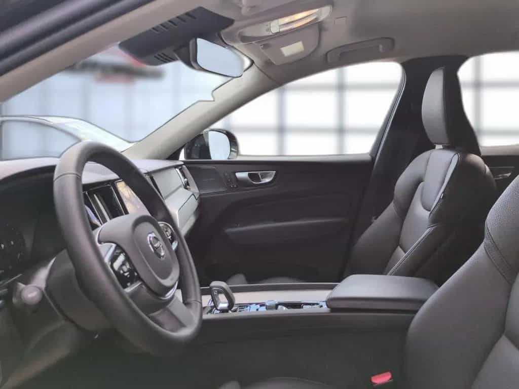 Volvo XC 60 Plus Dark 2WD 04/2024-photo-11