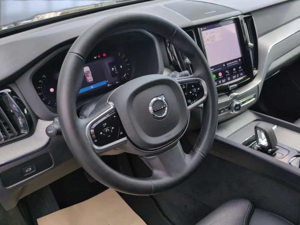 Volvo XC 60 Plus Dark 2WD 04/2024-photo-12