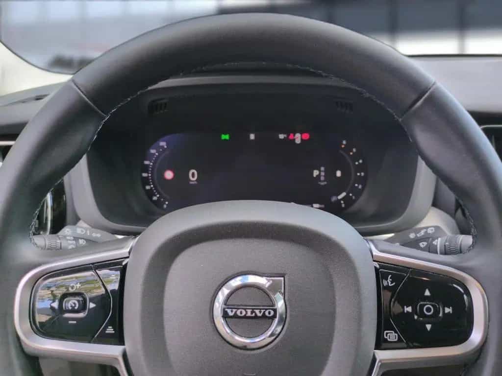 Volvo XC 60 Plus Dark 2WD 04/2024-photo-13