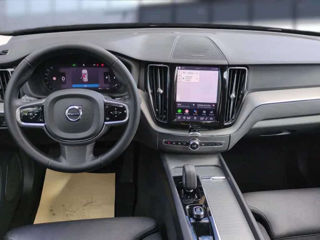 Volvo XC 60 Plus Dark 2WD 04/2024-photo-18