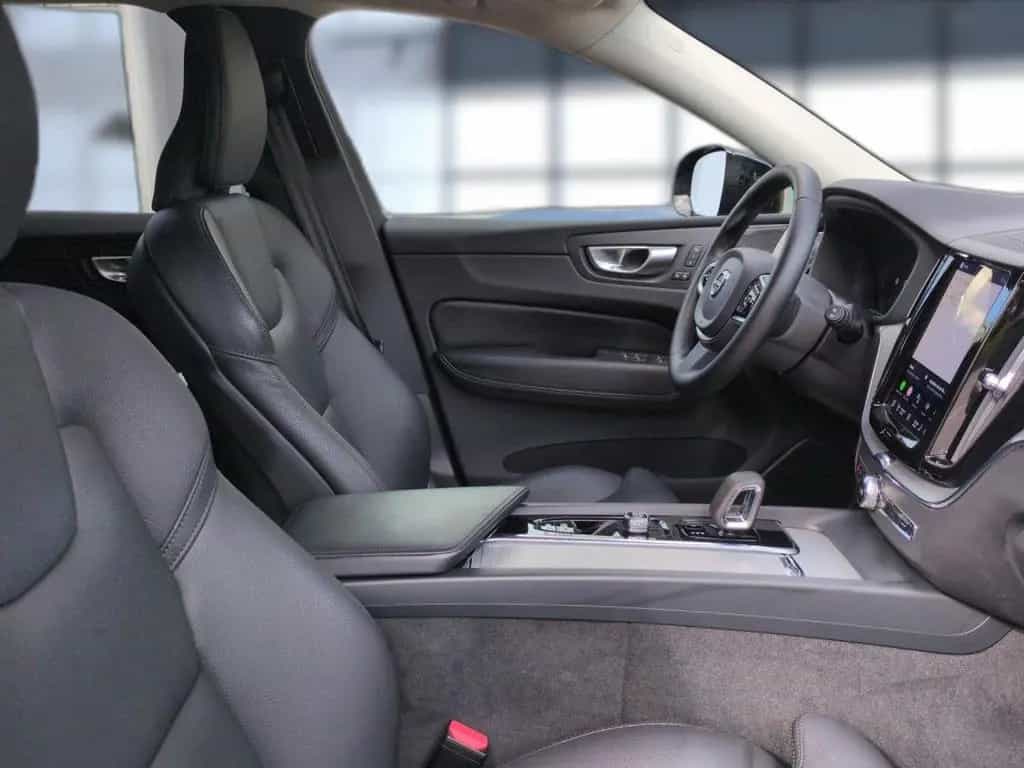 Volvo XC 60 Plus Dark 2WD 04/2024-photo-20