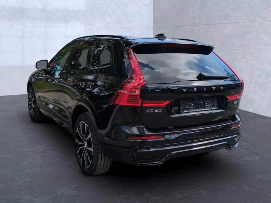 Volvo XC 60 Plus Dark 2WD 04/2024-photo-3
