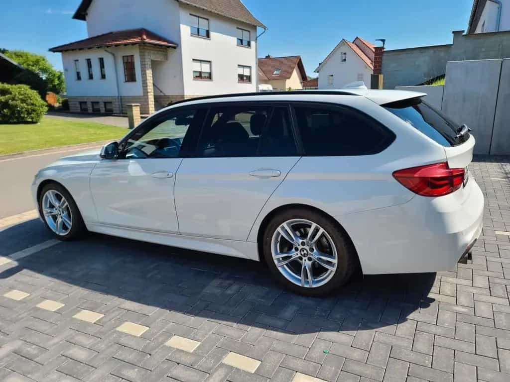 BMW 3 Series 320i Touring M-Paket Automatik 8g 03/2017-photo-2