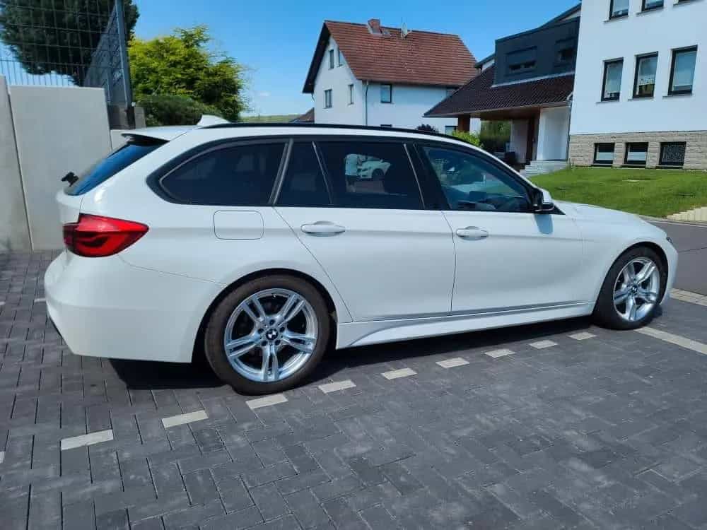BMW 3 Series 320i Touring M-Paket Automatik 8g 03/2017-photo-3