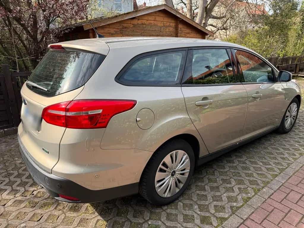 Ford Focus Turnier Automatik Kamera Navi P... 11/2015-photo-4