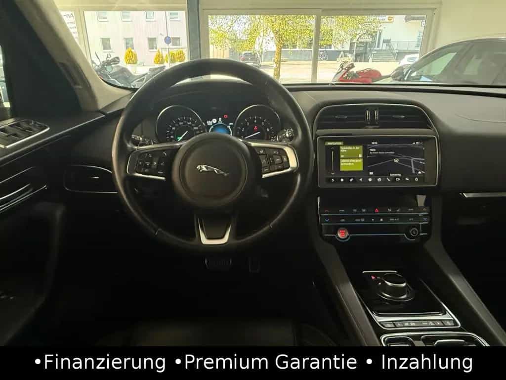 Jaguar F-Pace 25t Prestige AWD Kamera/ACC/AHK/Spur 12/2018-photo-9