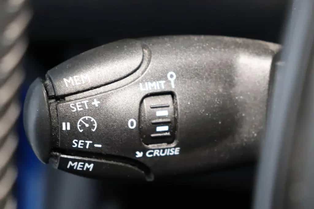 Peugeot 208 1.2i Allure Pack * HU / AU: neu 02/2022-photo-19