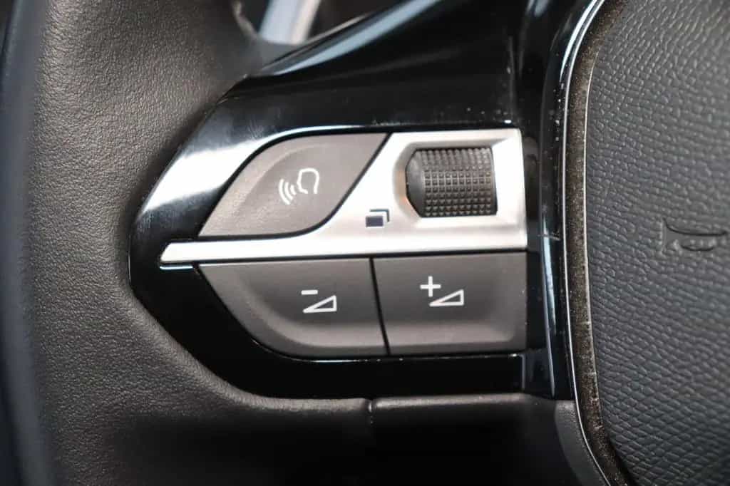 Peugeot 208 1.2i Allure Pack * HU / AU: neu 02/2022-photo-21