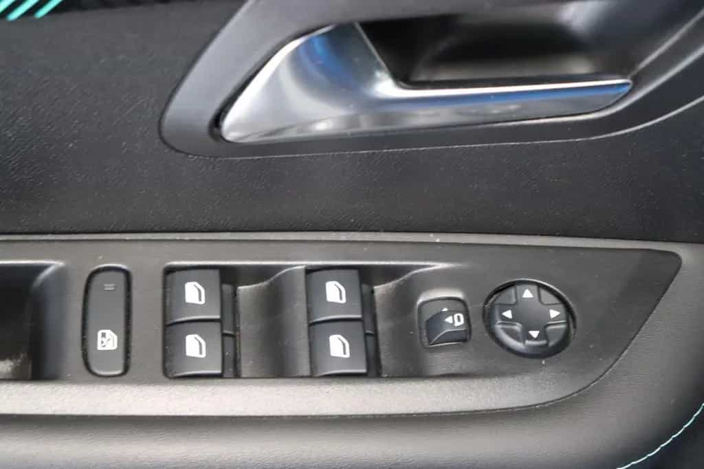 Peugeot 208 1.2i Allure Pack * HU / AU: neu 02/2022-photo-37