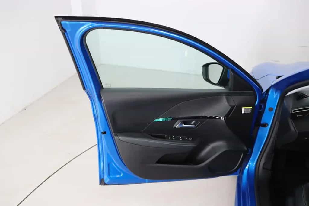Peugeot 208 1.2i Allure Pack * HU / AU: neu 02/2022-photo-38