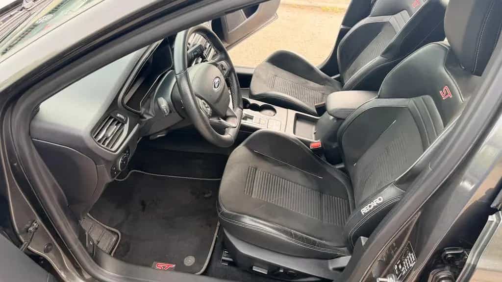 Ford Focus 2,3 ST Vollausst. incl. AHK 12/2020-photo-2