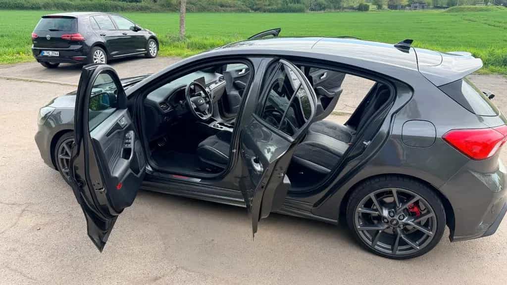 Ford Focus 2,3 ST Vollausst. incl. AHK 12/2020-photo-9