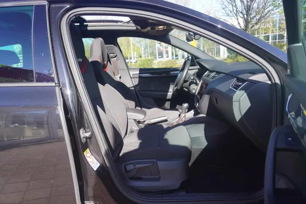 Skoda Octavia Combi 2.0TSI RS Standheizung ACC Panoram 10/2017-photo-35