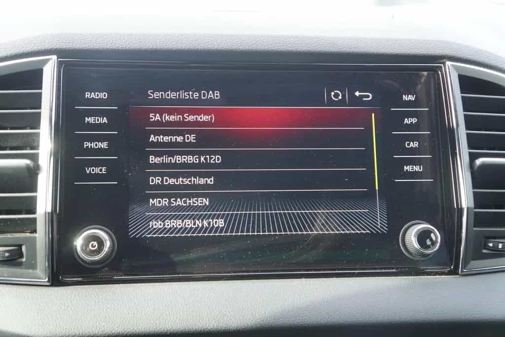 Skoda Karoq 1.5 TSI DSG Sportline LED ACC Kamera AHK 05/2019-photo-15