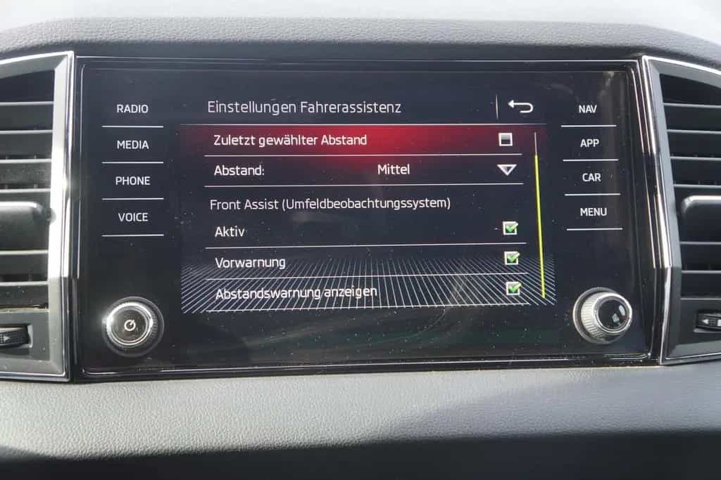 Skoda Karoq 1.5 TSI DSG Sportline LED ACC Kamera AHK 05/2019-photo-16