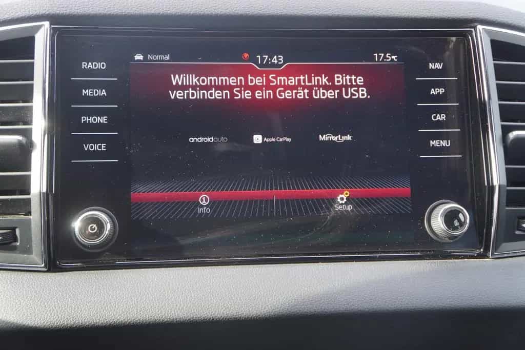 Skoda Karoq 1.5 TSI DSG Sportline LED ACC Kamera AHK 05/2019-photo-17