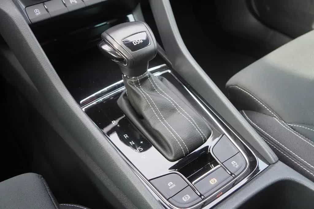 Skoda Karoq 1.5 TSI DSG Sportline LED ACC Kamera AHK 05/2019-photo-21
