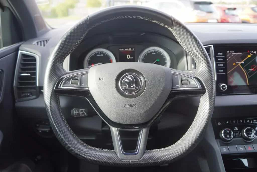 Skoda Karoq 1.5 TSI DSG Sportline LED ACC Kamera AHK 05/2019-photo-22