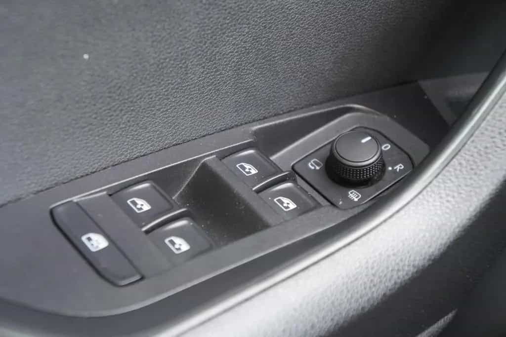 Skoda Karoq 1.5 TSI DSG Sportline LED ACC Kamera AHK 05/2019-photo-30