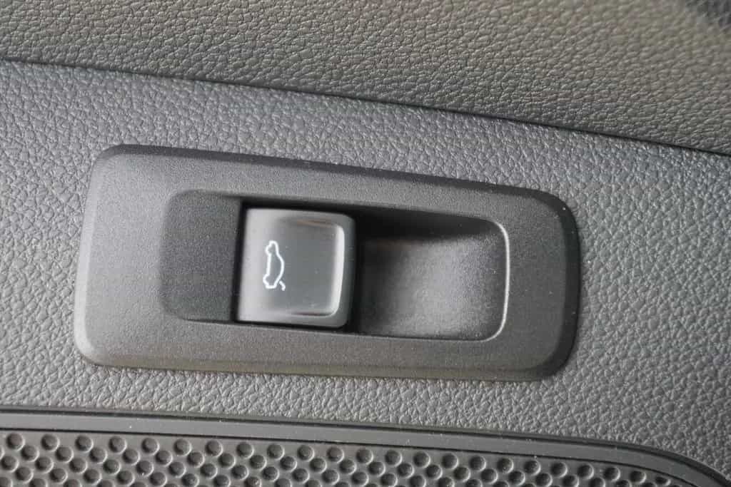 Skoda Karoq 1.5 TSI DSG Sportline LED ACC Kamera AHK 05/2019-photo-31