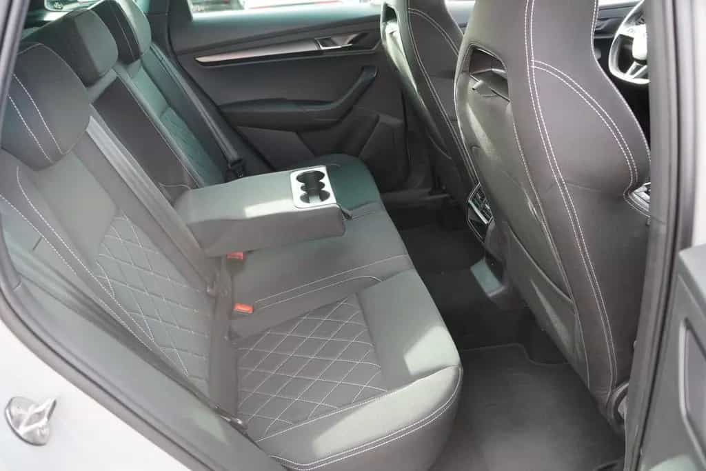 Skoda Karoq 1.5 TSI DSG Sportline LED ACC Kamera AHK 05/2019-photo-34