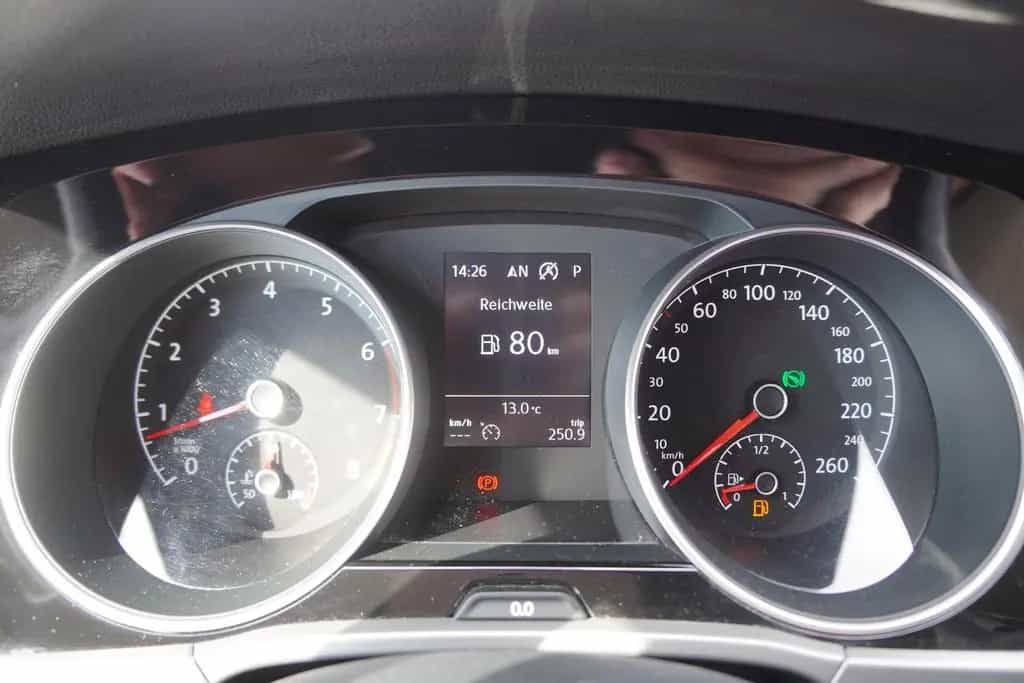 Volkswagen Touran 1.5 TSI R-Line DSG LED Navi ACC AHK PDC 03/2019-photo-14