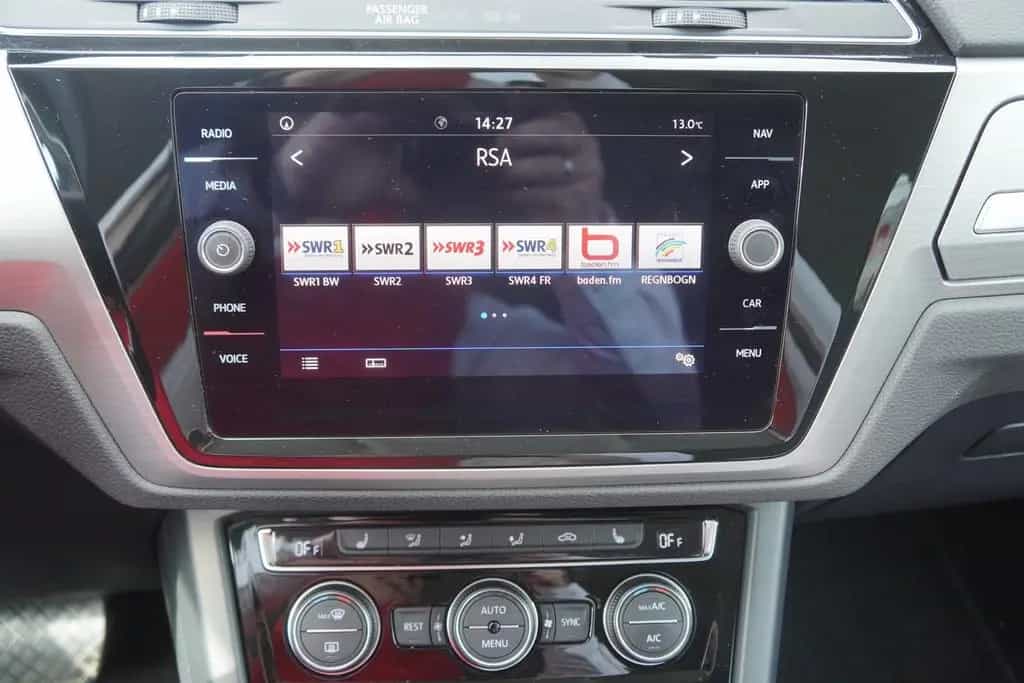 Volkswagen Touran 1.5 TSI R-Line DSG LED Navi ACC AHK PDC 03/2019-photo-19