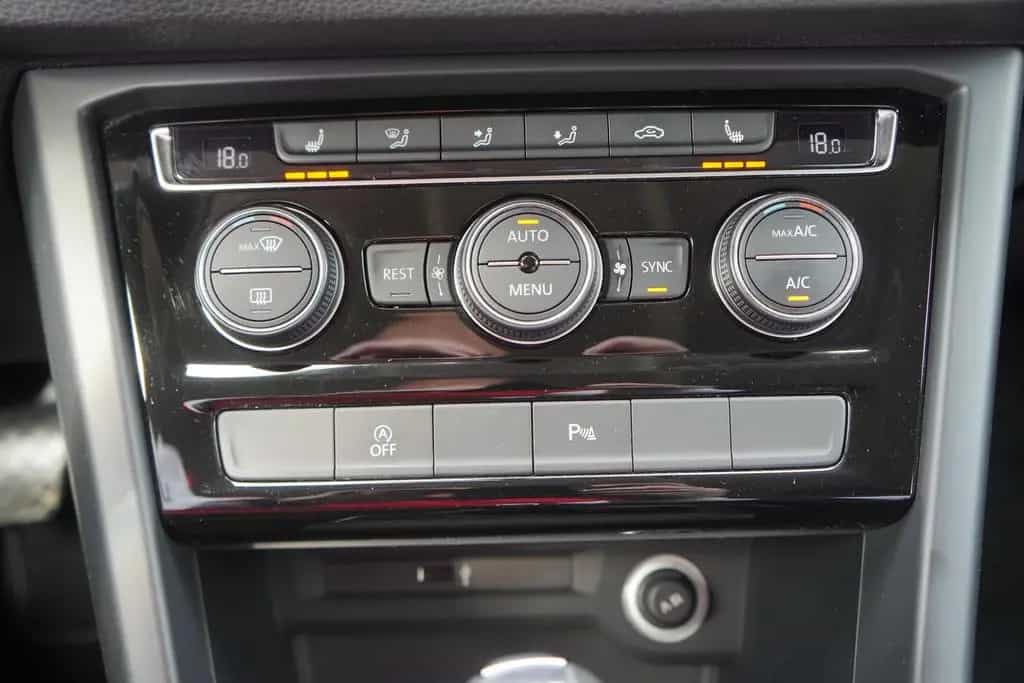 Volkswagen Touran 1.5 TSI R-Line DSG LED Navi ACC AHK PDC 03/2019-photo-22